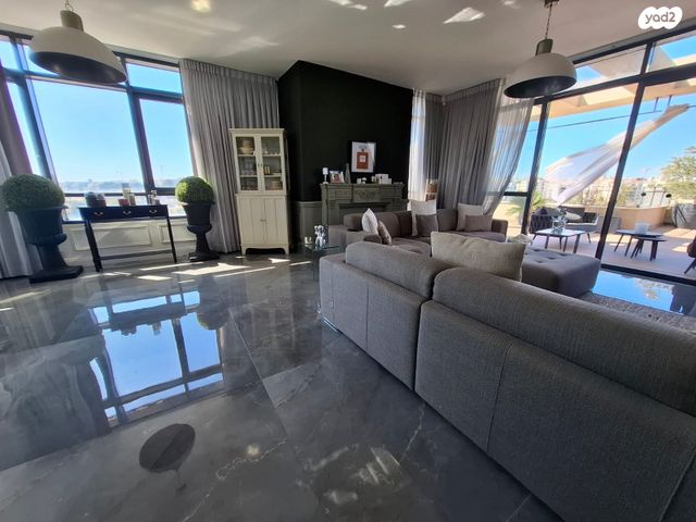 גג/ פנטהאוז, דבורה עומר 2, רעננה