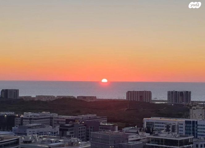 דירה, אריק איינשטיין, הרצליה ב', הרצליה