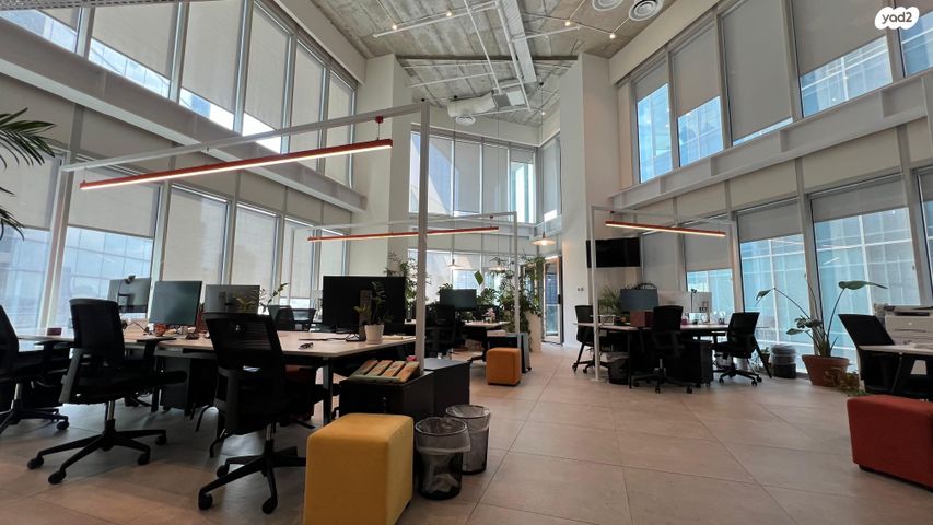 דרך מנחם בגין 150