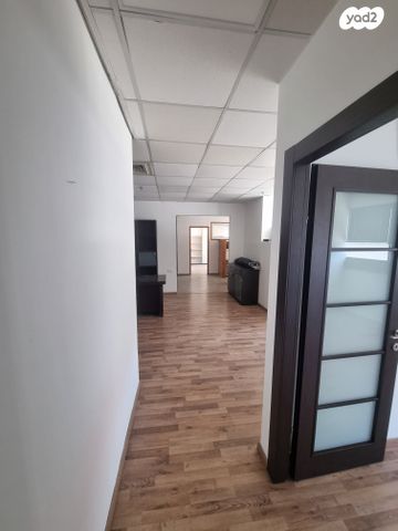 משרדים, נשר