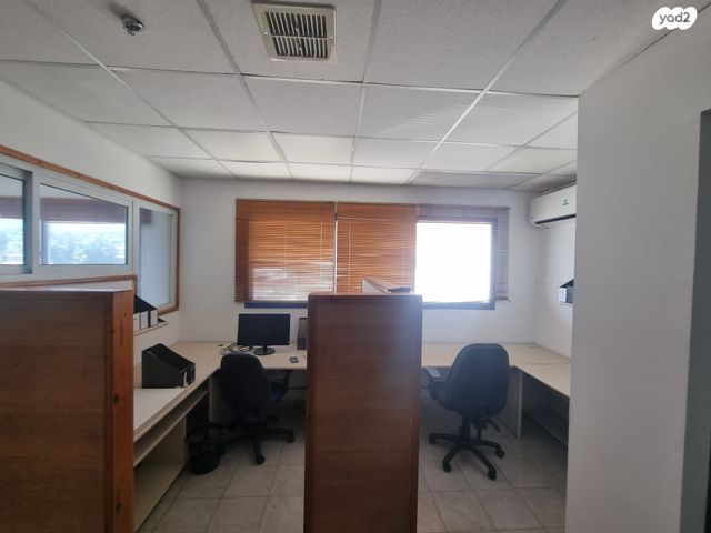 משרדים, נשר