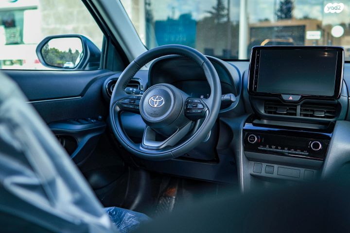 טויוטה יאריס קרוס