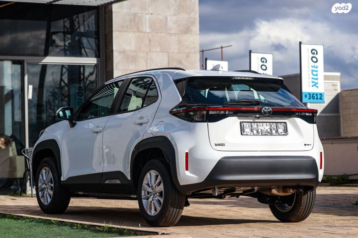 טויוטה יאריס קרוס