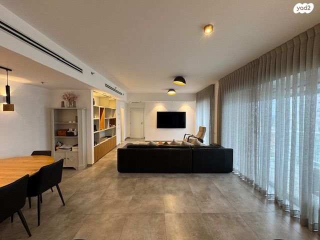 דירה, שדרות רחבעם זאבי, גבעת אולגה, חדרה