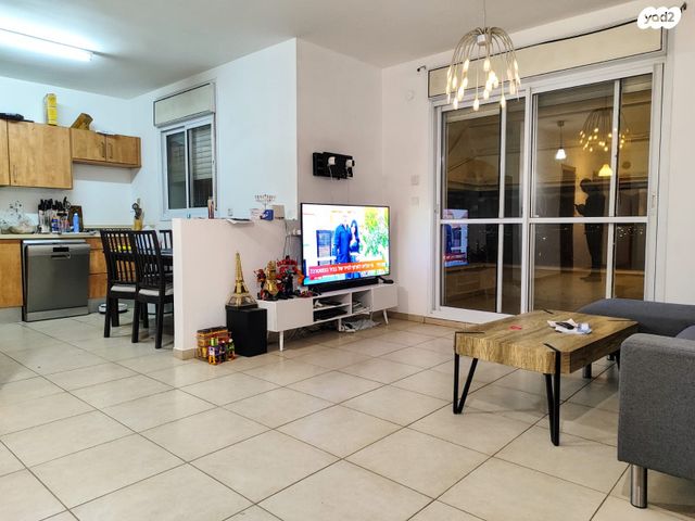 דירה, גולן, גבעת טל, אלפי מנשה