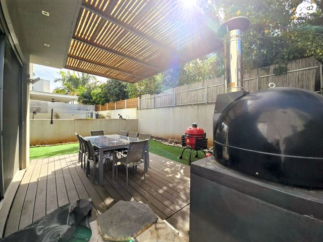 דו משפחתי, אריות הגולן, רמת אמיר, קדימה צורן