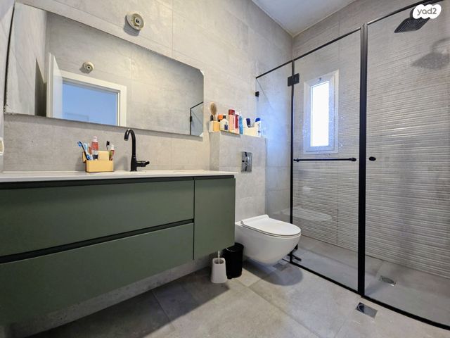 דו משפחתי, אריות הגולן, רמת אמיר, קדימה צורן