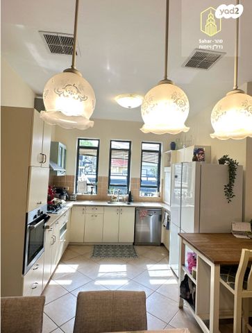 דו משפחתי, אלפי מנשה