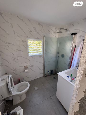 גג/ פנטהאוז, שפינוזה, שיכון גג, אזור