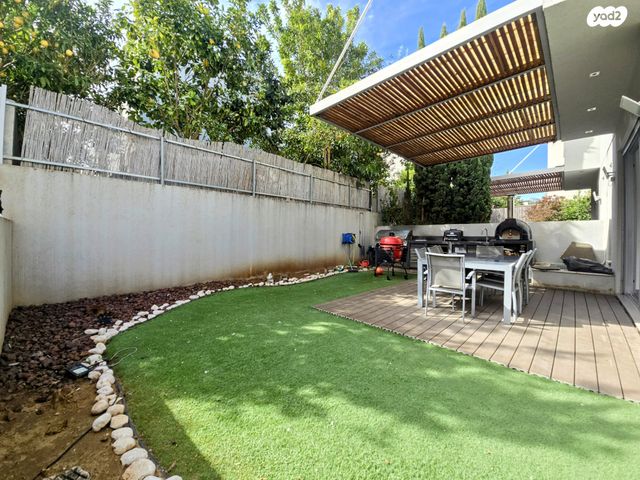 דו משפחתי, אריות הגולן, רמת אמיר, קדימה צורן