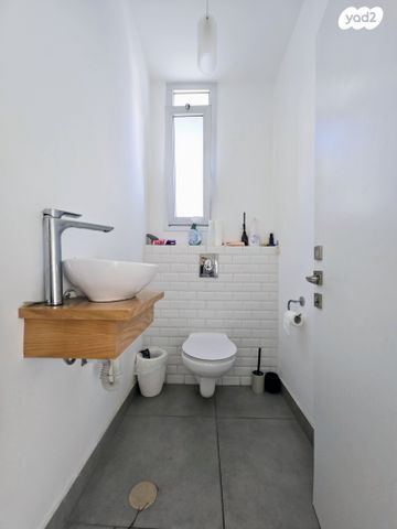 דו משפחתי, אריות הגולן, רמת אמיר, קדימה צורן