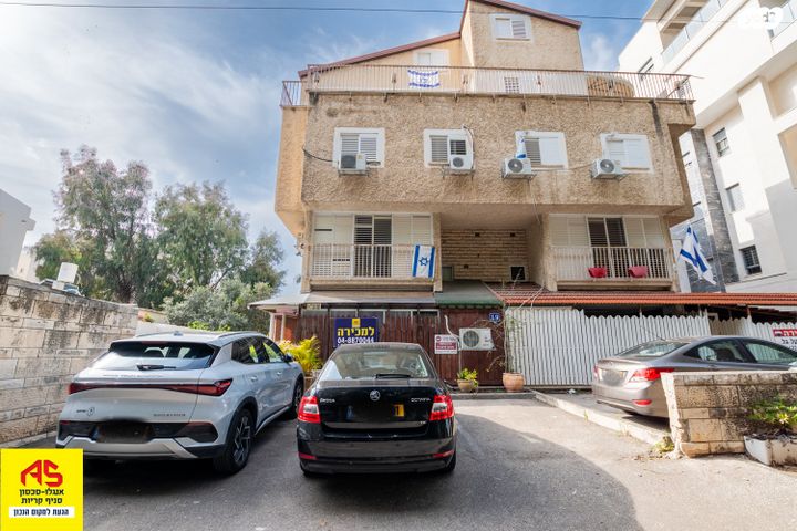 חומה ומגדל 19