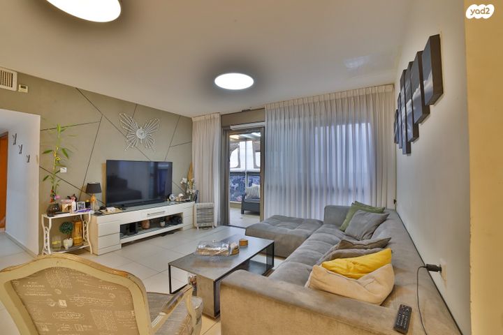 דירה, דבורה ברטונוב 3, קרית אילון, חולון