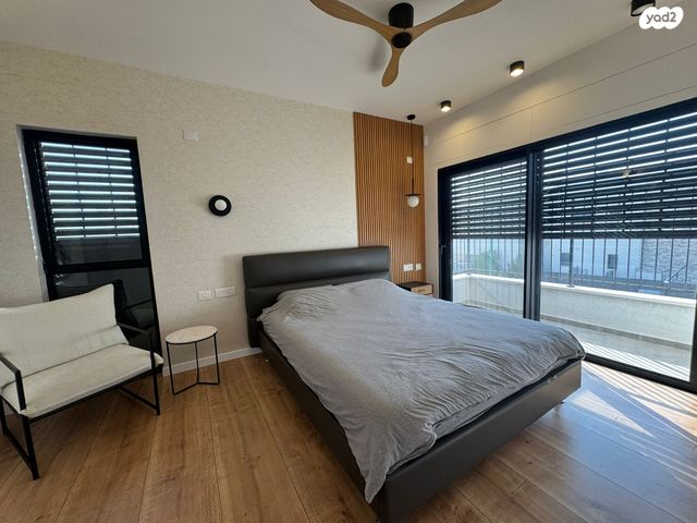 דו משפחתי, אורנית, אורנית