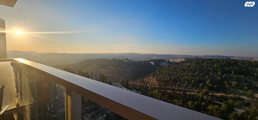 תורה ועבודה 