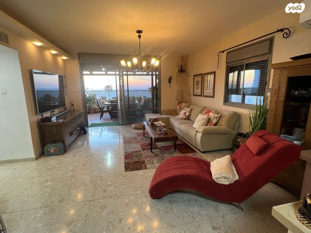 גג/ פנטהאוז, עיר, מרכז העיר, נהריה