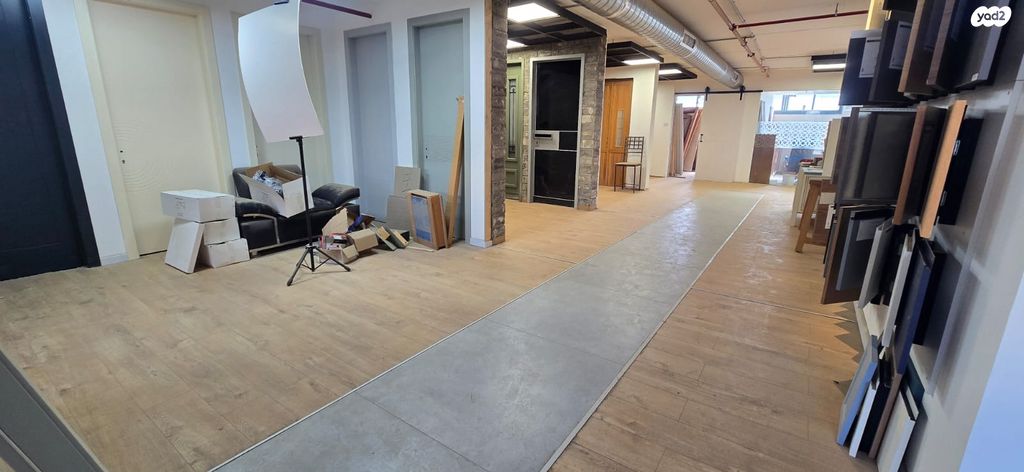 מבני תעשיה, אזור תעשיה כרמיאל, כרמיאל