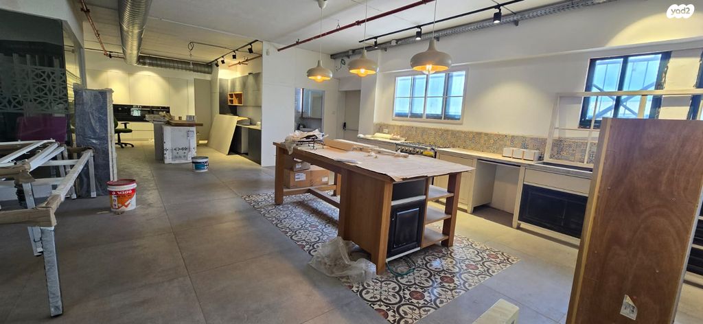 מבני תעשיה, אזור תעשיה כרמיאל, כרמיאל