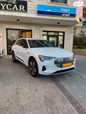מודעת רכב אאודי E-tron