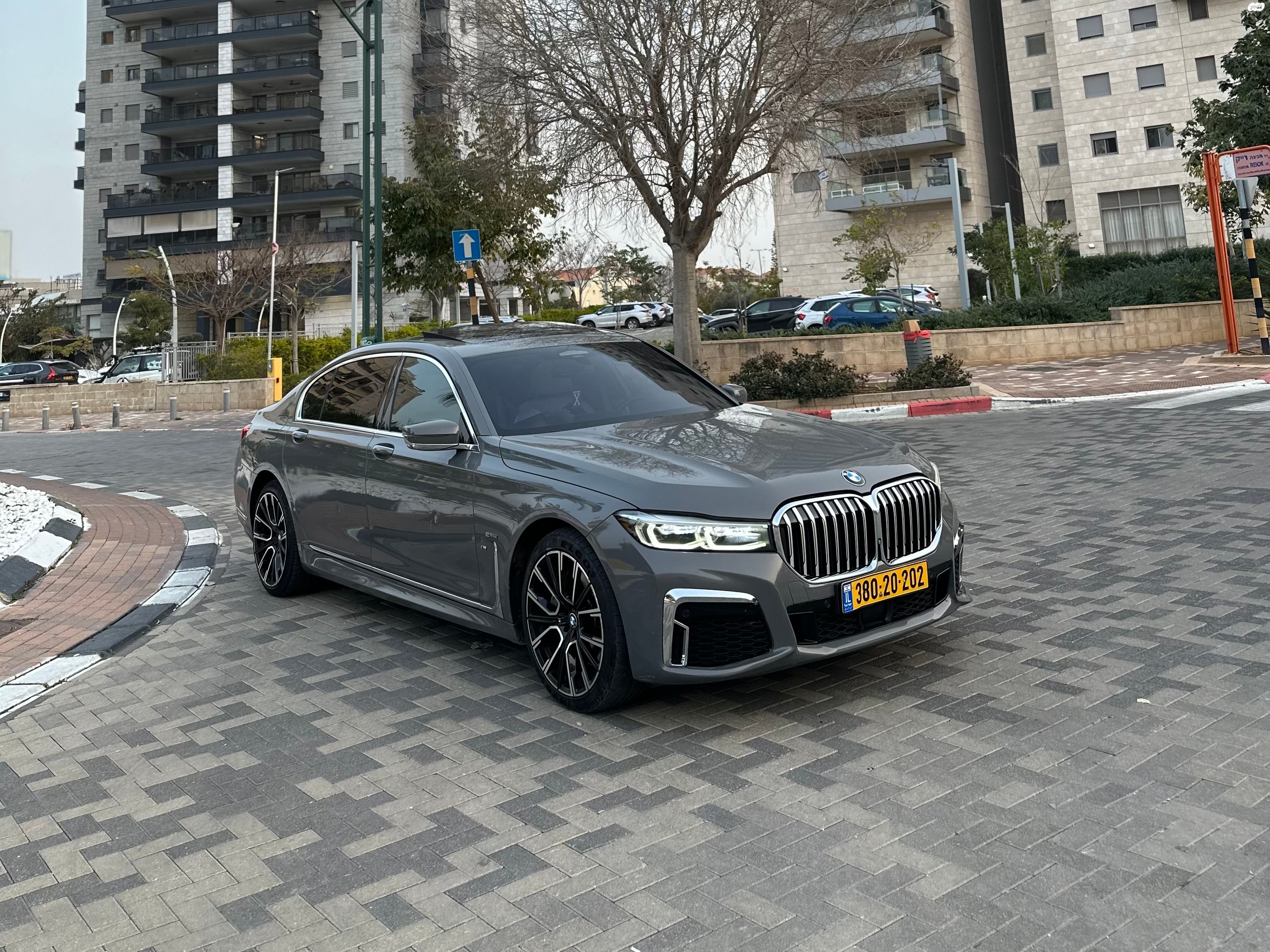 מודעת רכב ב מ וו סדרה 7