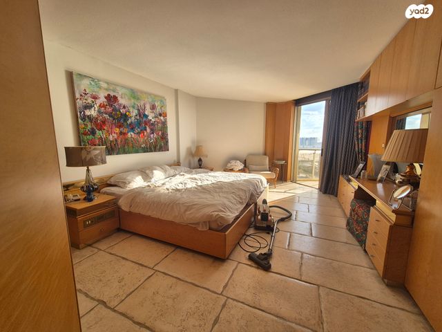 דירה, הרצליה