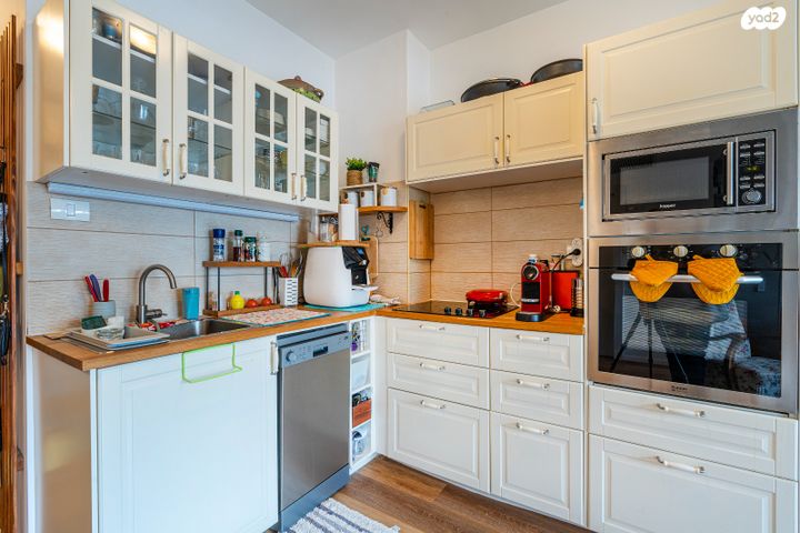 דירה, שדרות מנחם בגין 1, גבעת אולגה, חדרה