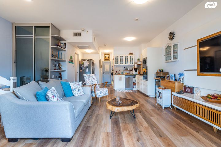 דירה, שדרות מנחם בגין 1, גבעת אולגה, חדרה