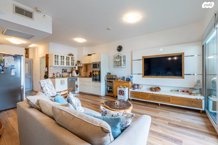 דירה, שדרות מנחם בגין 1, גבעת אולגה, חדרה