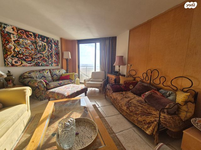 דירה, הרצליה