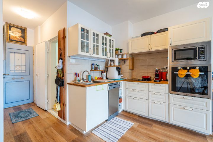 דירה, שדרות מנחם בגין 1, גבעת אולגה, חדרה