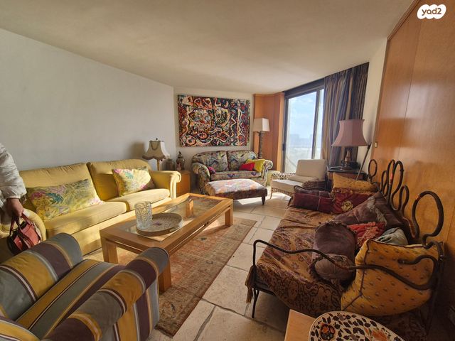 דירה, הרצליה