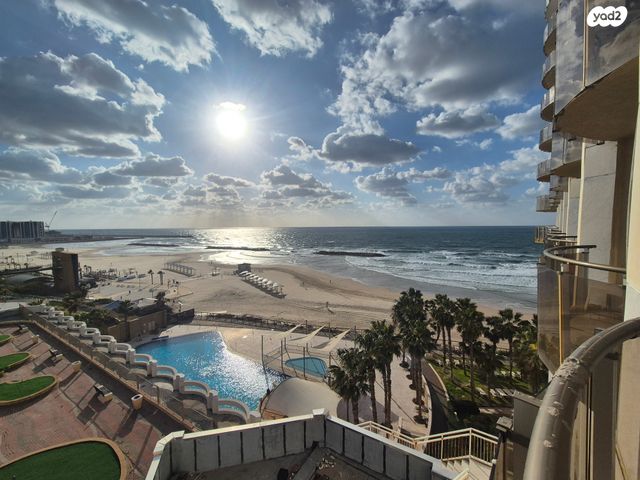 דירה, הרצליה