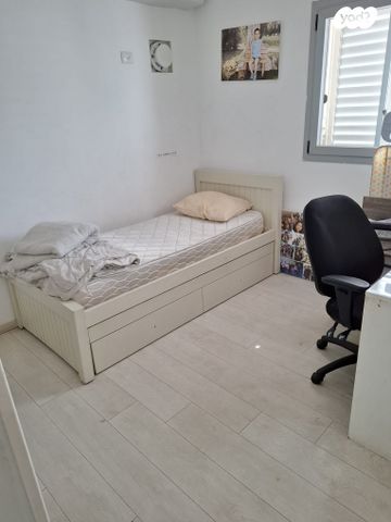 דירת גן, נתן אלבז, הבנים, קרית גת