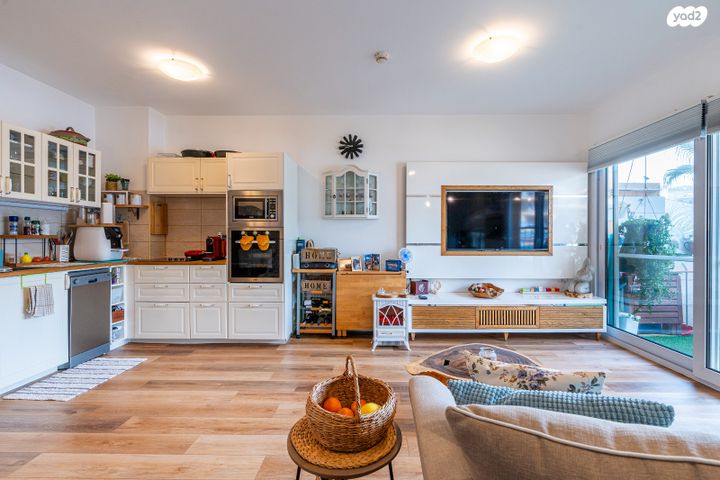 דירה, שדרות מנחם בגין 1, גבעת אולגה, חדרה