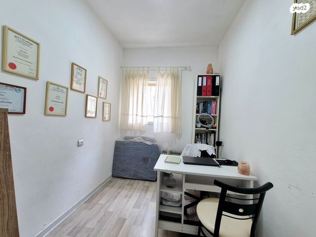 דירה, קהילת ורשה, קרית שרת מזרח, חולון