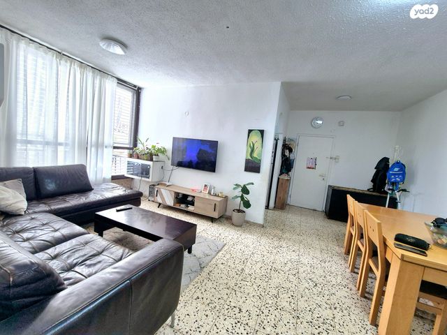 דירה, קהילת ורשה, קרית שרת מזרח, חולון