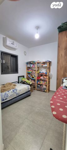 דירה, עין המערה, מצפה רמון