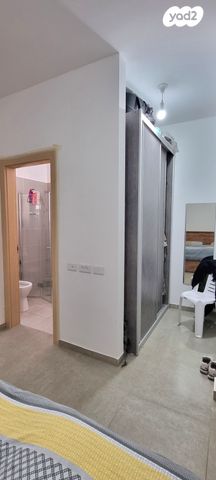 דירה, עין המערה, מצפה רמון