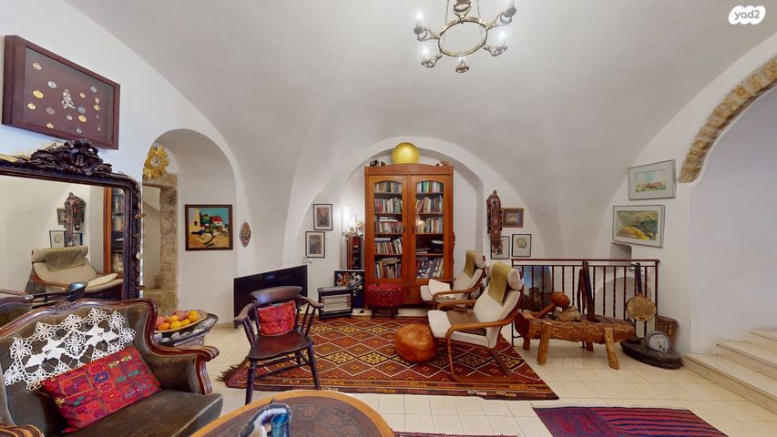 דירת גן, מדרגות הכפר, עין כרם, ירושלים