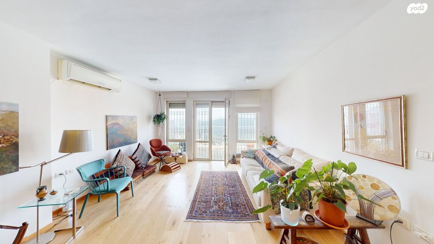 דירת גן, מדרגות הכפר, עין כרם, ירושלים