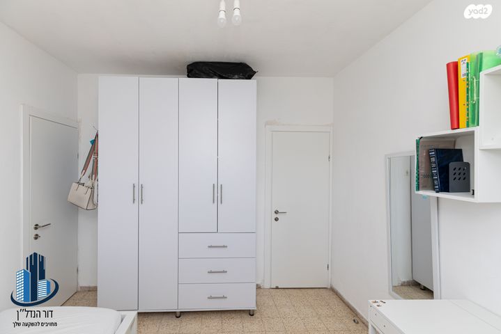 גג/ פנטהאוז, שעריים, רחובות