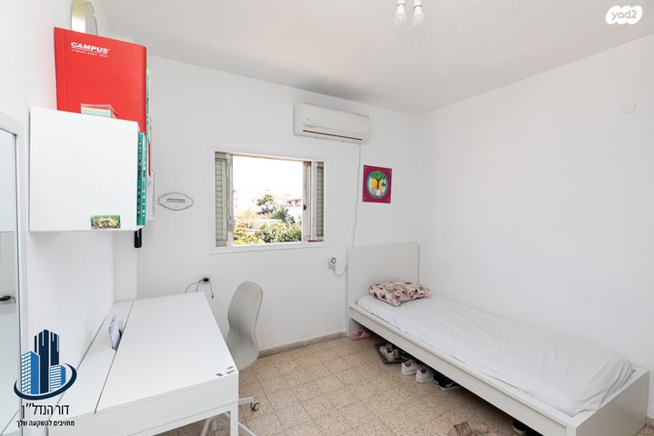 גג/ פנטהאוז, שעריים, רחובות