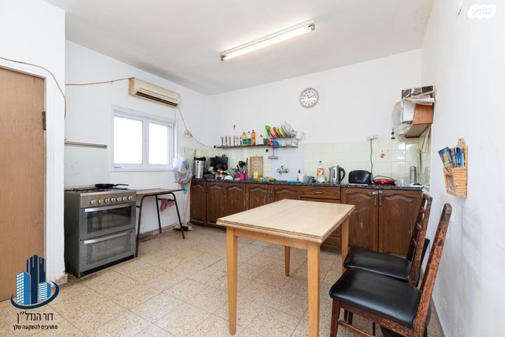 גג/ פנטהאוז, שעריים, רחובות