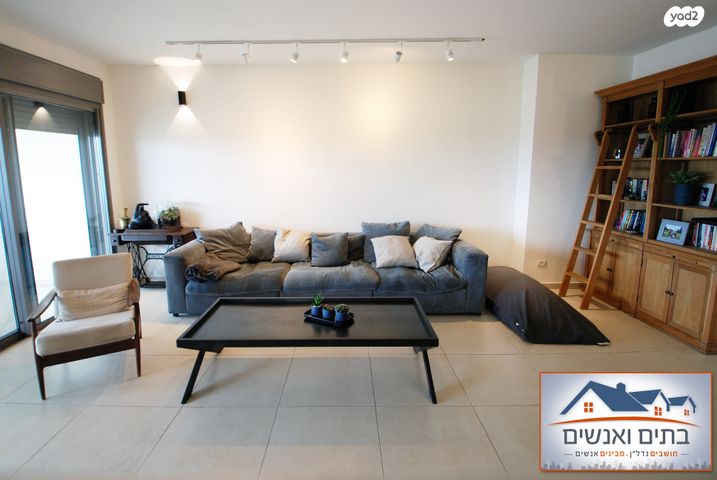 דירה, אהוד מנור, יפה נוף, כפר יונה