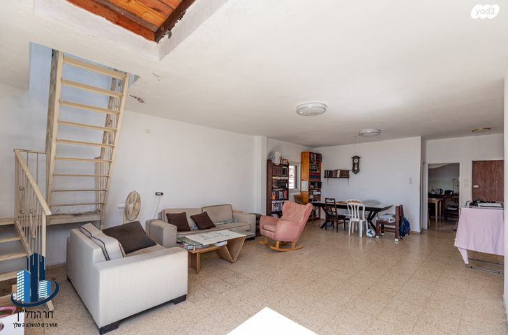 גג/ פנטהאוז, שעריים, רחובות