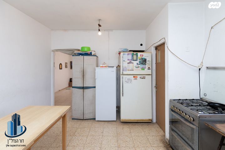 גג/ פנטהאוז, שעריים, רחובות