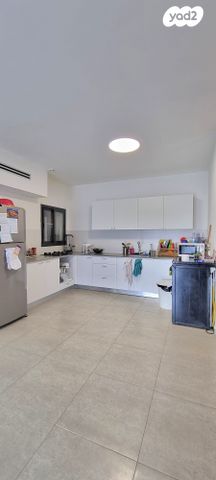 דירה, עין המערה, מצפה רמון