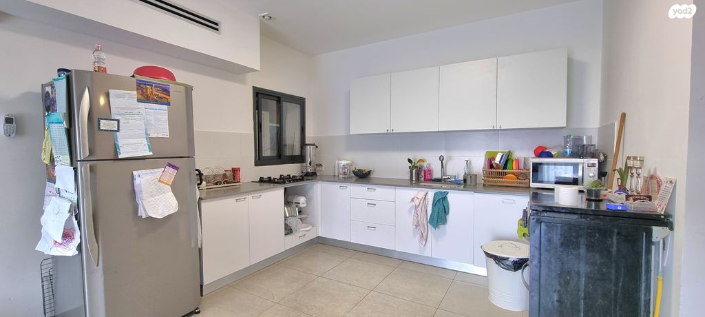 דירה, עין המערה, מצפה רמון