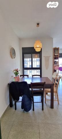 דירה, עין המערה, מצפה רמון