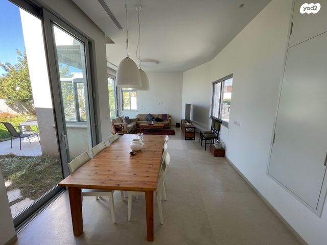 בית פרטי/ קוטג', אירוס, אירוס